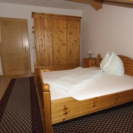 Konukevi Fruehstueckspension Kaerntnerhof