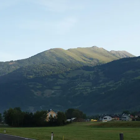 Konukevi Fruehstueckspension Kaerntnerhof 3*