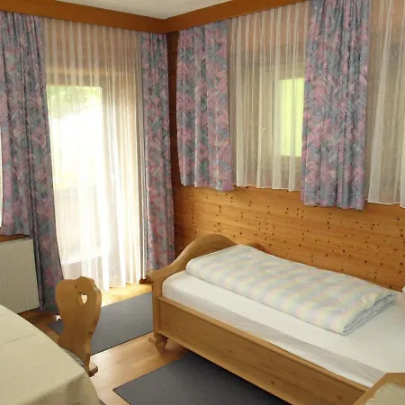 Fruehstueckspension Kaerntnerhof Konukevi